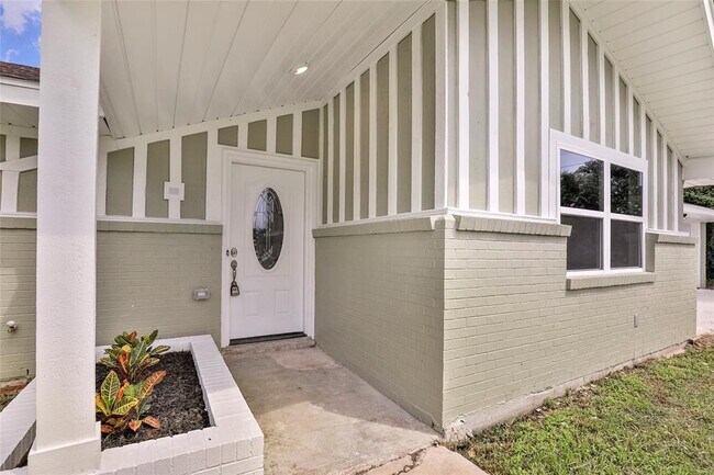 Building Photo - 4902 Goose Creek Dr