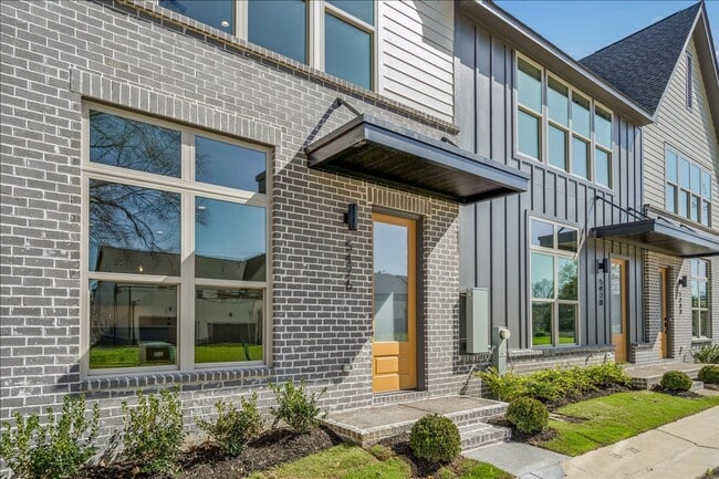 Building Photo - NEW Luxury Townhome