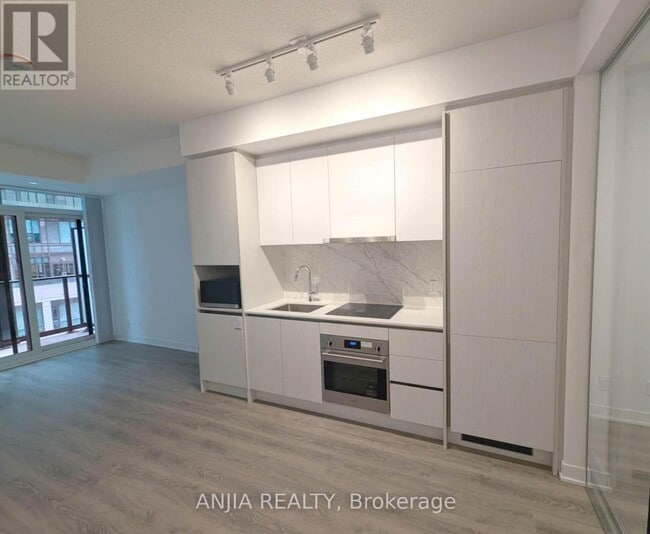 Building Photo - 180 Front St E