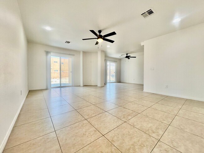 Foto del edificio - AVAILABLE NOW !! 3 Bedroom 2.5 Bathroom Duplex in Desert Hot Springs!