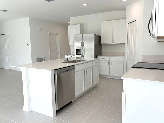 Foto del edificio - Brand New 4 Bedroom Home in Daytona Beach!