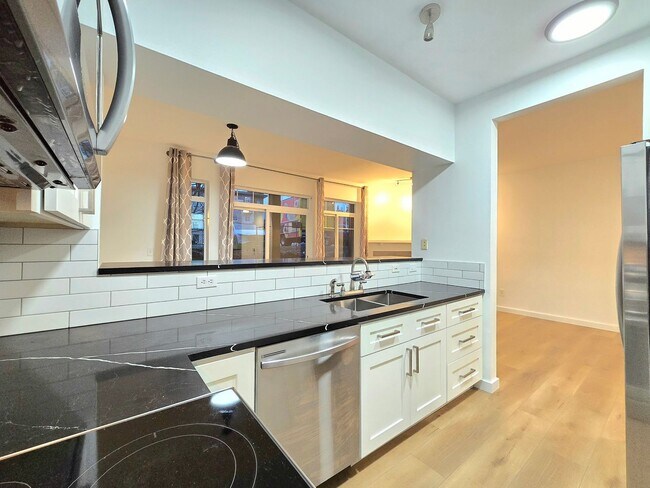 Foto del edificio - 1 Bedroom 1 Bathroom Condo in Bothell - Pet Friendly!