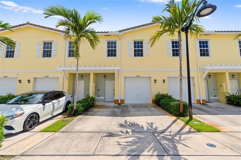 Primary Photo - 1102 NW 40th Way