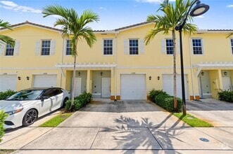 Building Photo - 1102 NW 40th Way