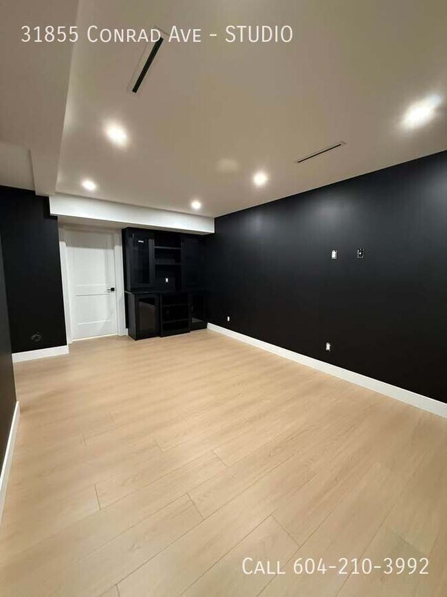 Photo du bâtiment - Brand New Studio Suite in Central Abbotsford - Utilities Included
