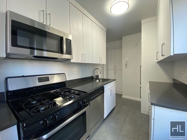 Building Photo - EAST 57 STREET