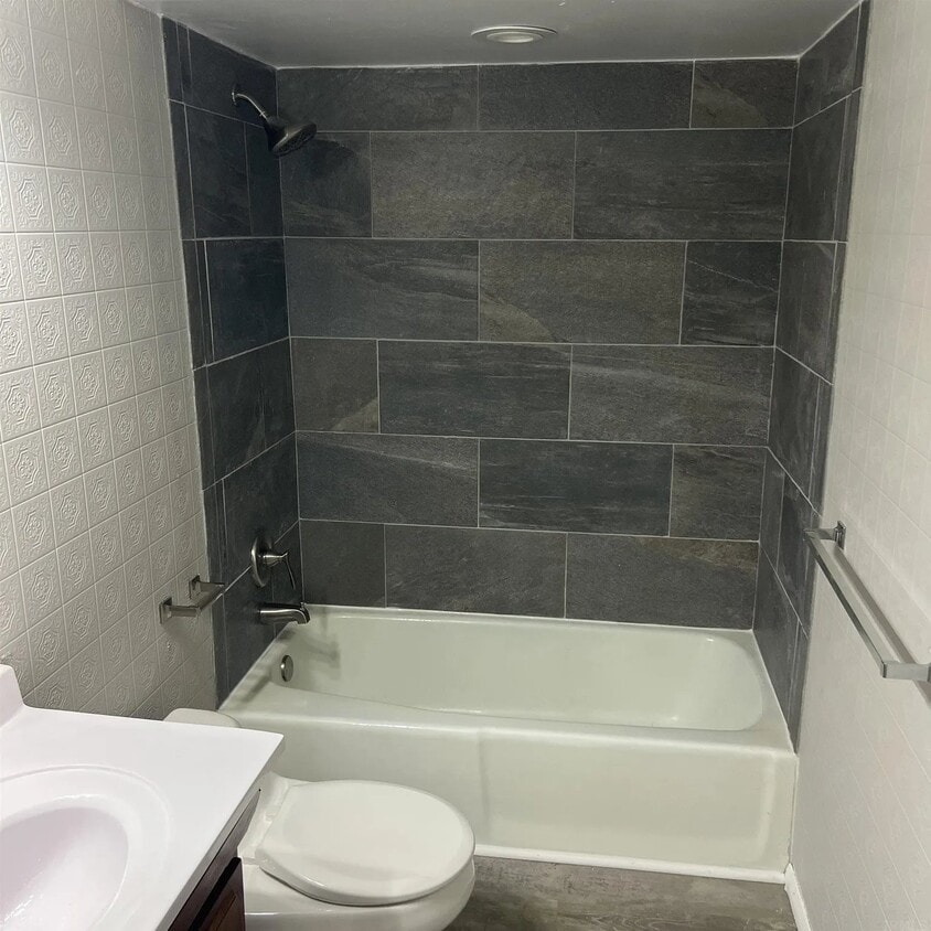 Building Photo - 1525 N Adams St