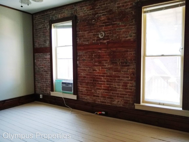 Building Photo - 207 S College Ave