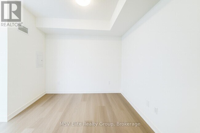 Building Photo - 859 The Queensway