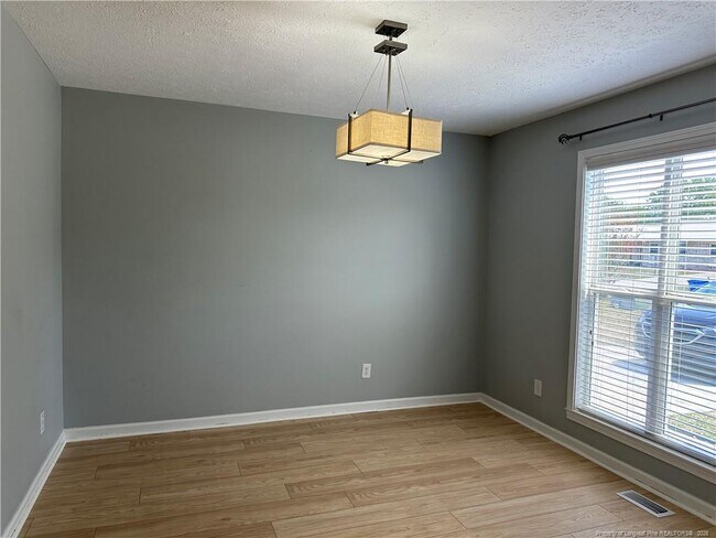 Foto del edificio - 6913 Timbercroft Ln
