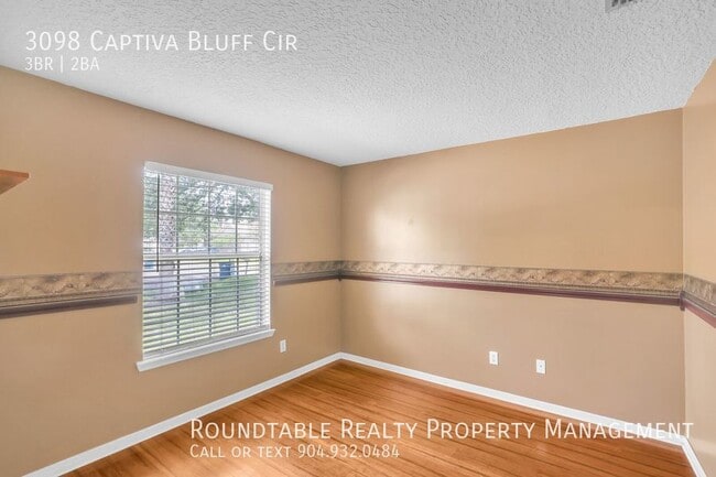 Foto del edificio - 3 bedroom 2 bath home with fully fenced ba...