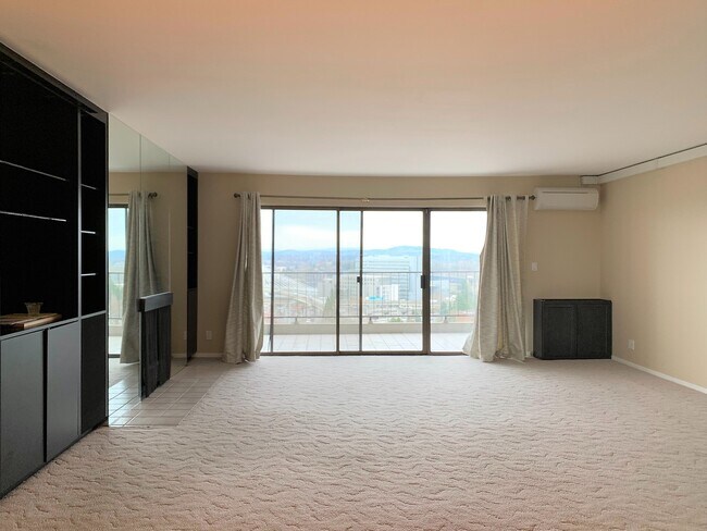 Building Photo - American Plaza Condo With Amazing Views!