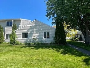 Building Photo - 122 Norwich Dr