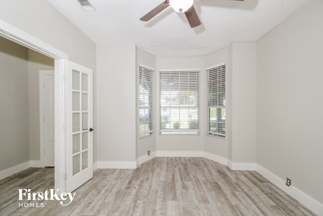 Foto del edificio - 3601 Creekview Ct
