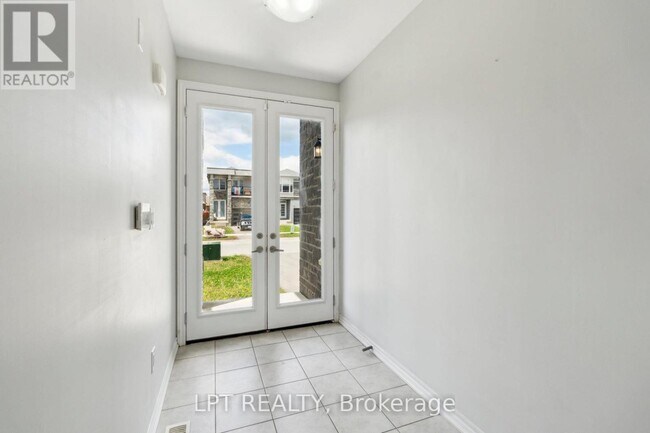 Building Photo - 217 Louise St.