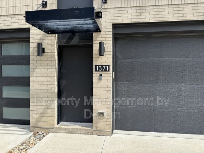 Building Photo - 1371 Keosauqua Way
