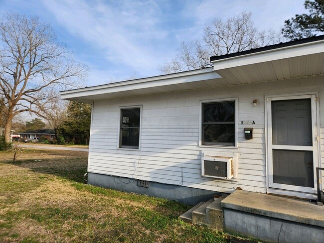 Building Photo - 2 bedroom 1 bath house in New Bern