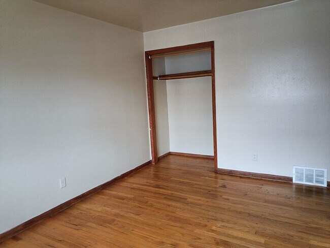 Foto del edificio - 7308-7312 W Mill Rd