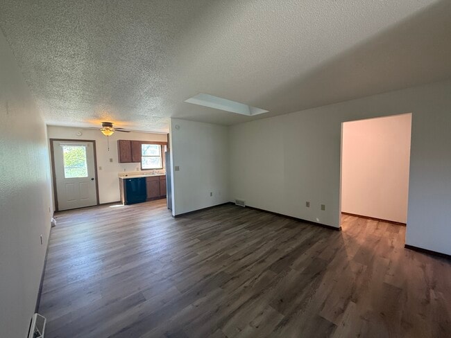 Building Photo - 1012 Castlewood Dr