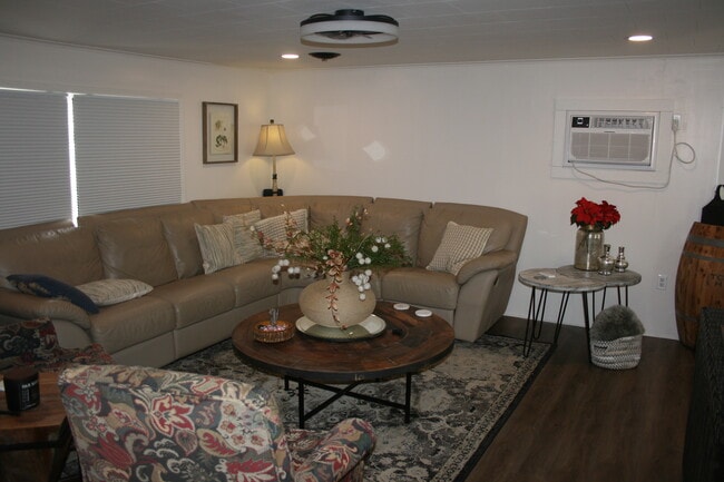Living room - 1211 National Pike