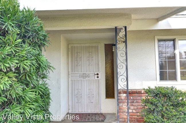 Foto del edificio - 6825 N Locan Ave