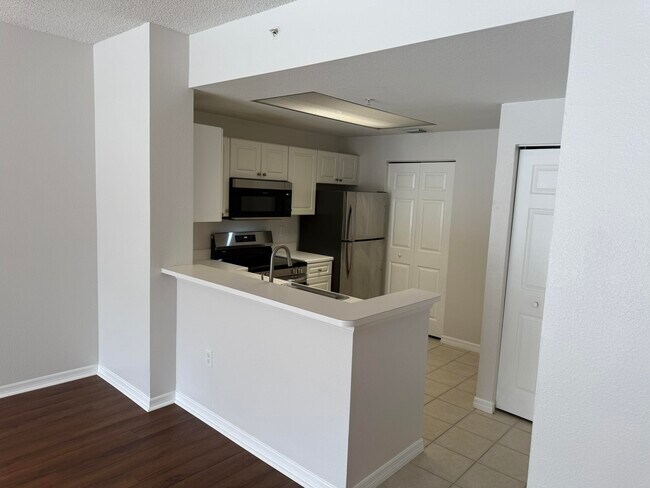 Building Photo - 2802 Sarento Pl