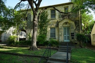 Building Photo - 320 E Lullwood
