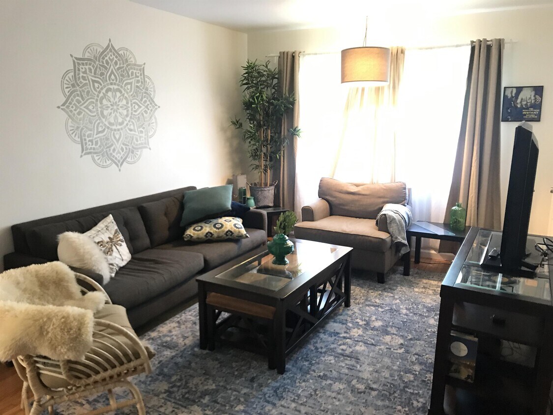 Foto principal - 4420 Illinois St