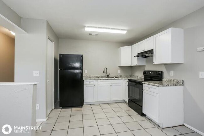 Building Photo - 1100 33rd St S, St Petersburg, FL 33712