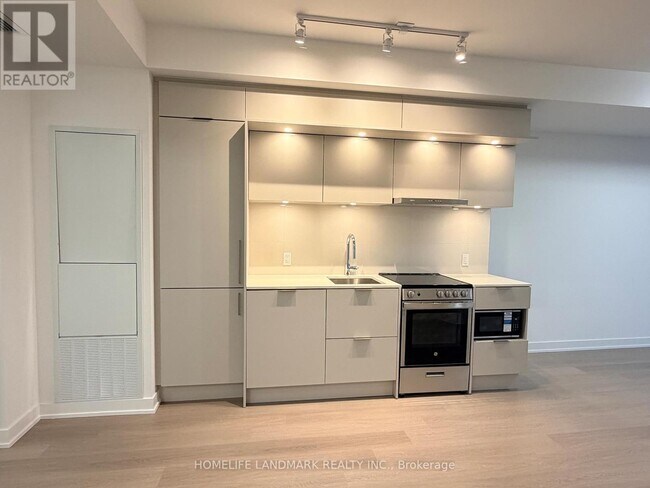 Photo du bâtiment - 448 Burnhamthorpe Rd W