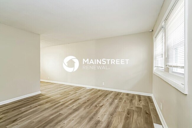 Building Photo - 3 Bedroom Pet-Friendly Home in Louisville, KY with Main Street Renewal