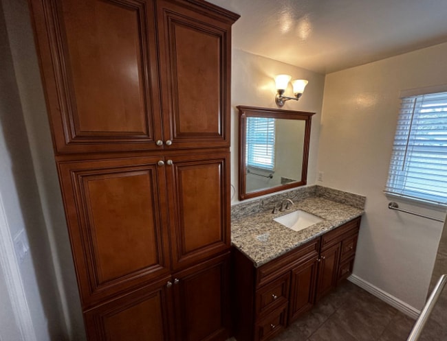 Building Photo - 1241 E Harvard St