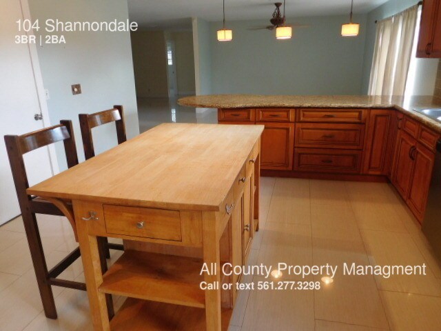 Foto del edificio - 104 Shannondale Rd