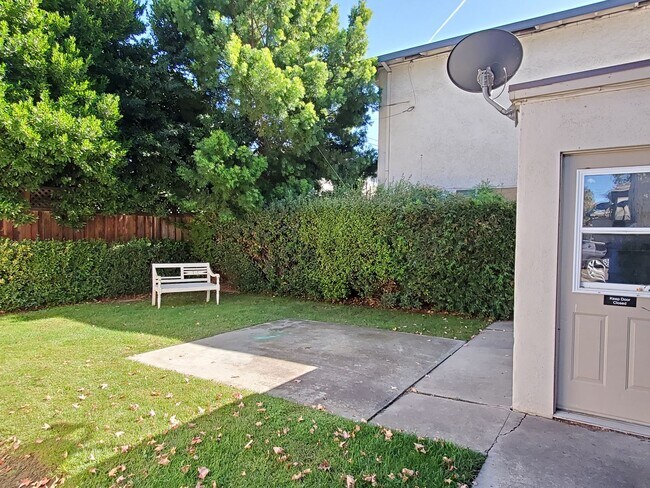 Foto del edificio - 834 Opal Dr