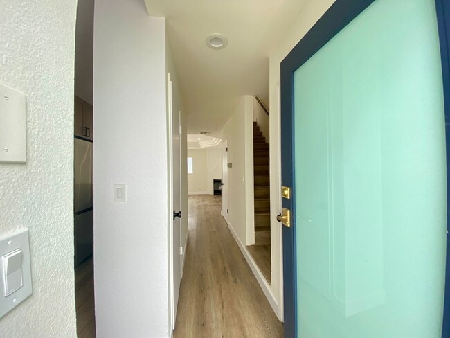 Building Photo - 2500 Abbot Kinney Blvd
