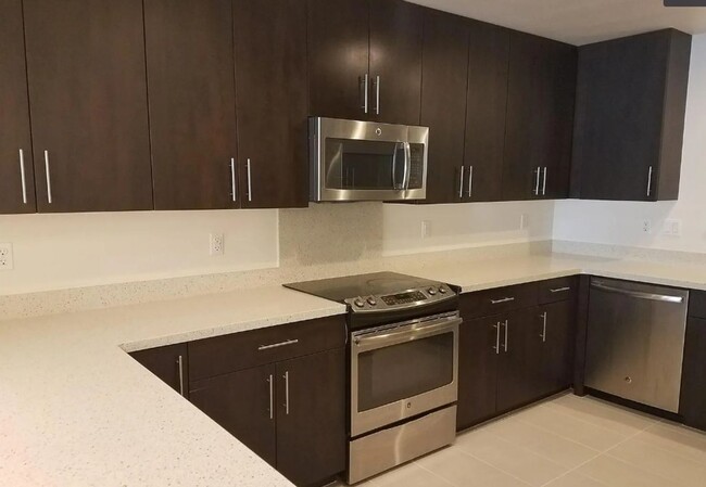 Building Photo - Modern Touches. Pets Negotiable.