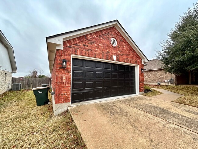 Building Photo - Move-In Ready 3/BR 2/BA Home Featuring Fireplace, Garage & Private Yard