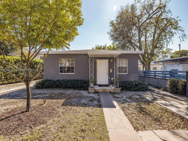 Foto del edificio - 440 NE 69th St