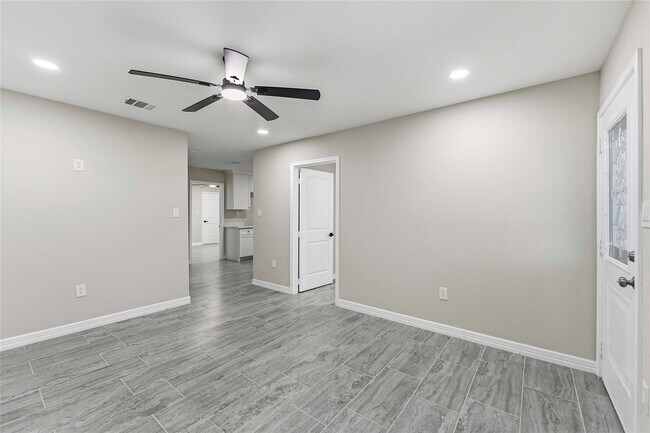 Foto del edificio - 8137 Way St