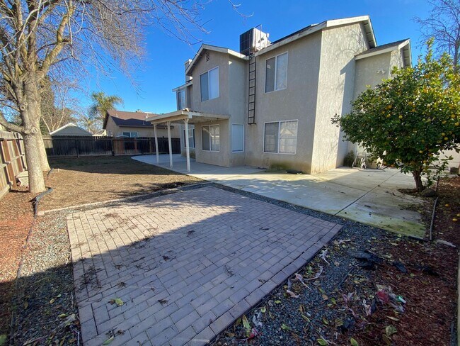 Foto del edificio - North Hanford, beautiful view and a small pet is ok, what more could you ask for?