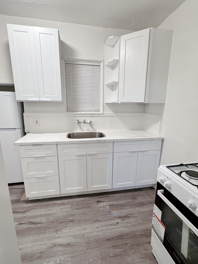 Foto del edificio - 1054 Winchester Ave