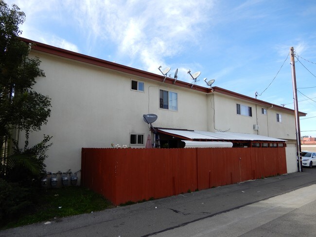Building Photo - 3509 W Del Monte Dr