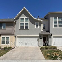 Building Photo - 1587 E Primrose Ln