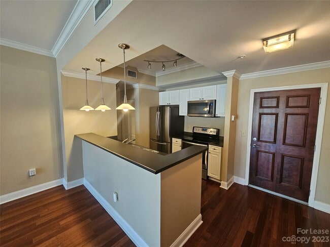 Foto del edificio - 300 W 5th St