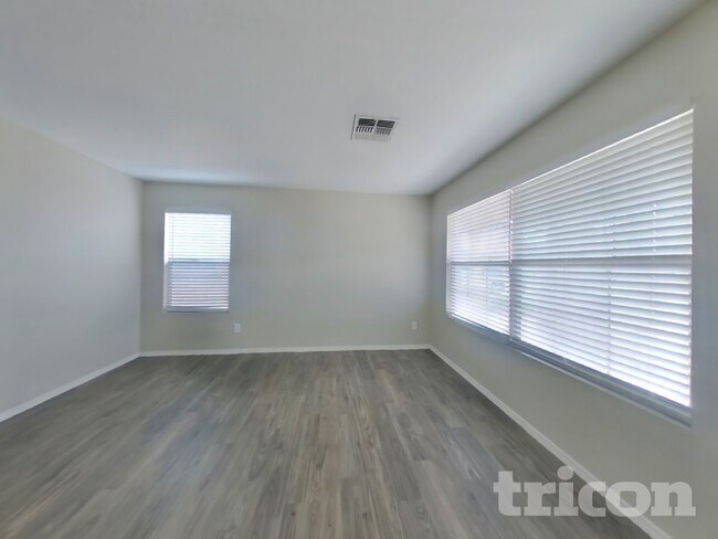 Foto del edificio - 3326 W St Anne Ave