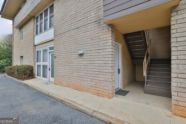 Building Photo - 346 Carpenter Dr NE