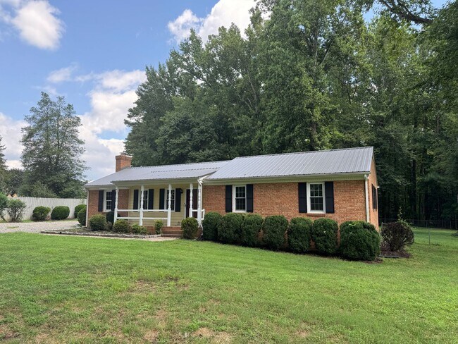 Foto del edificio - Completely updated brick ranch Winterpock ...