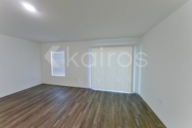 Building Photo - 466 Norwood Ave S