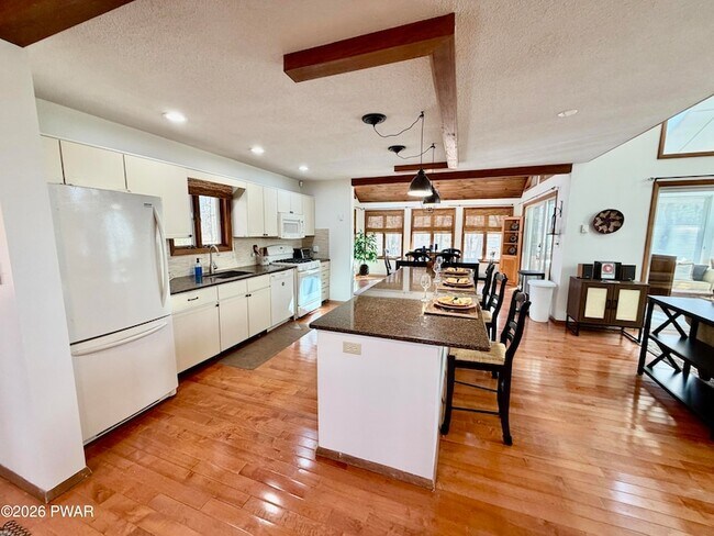 Foto del edificio - 811 Paddock Ct