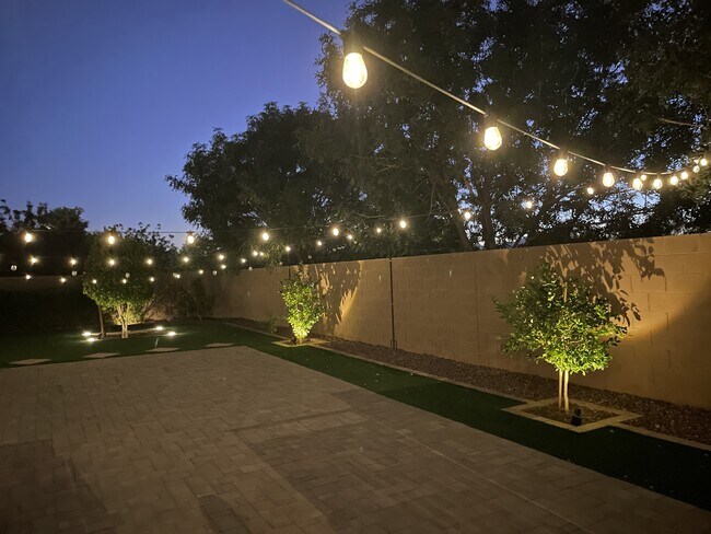 Foto del edificio - 4233 W Winston Dr